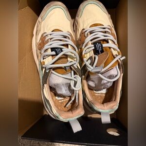 FLOWER MOUNTAIN green/cream beige NIB